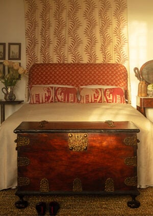 Scrolling Fern Frond - Sorolla Red - Mutka Silk: lifestyle