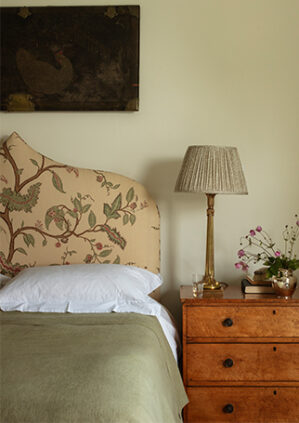 Tendril Vine - Walnut And Sage - Stone Linen: lifestyle
