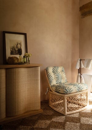 Scrolling Fern Frond - Azure - Ivory Linen: lifestyle