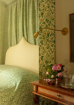 Karun Thakar - Coromandel Tulip - Emerald - Ivory Linen: lifestyle
