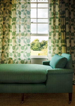 Hydrangea Silhouette - Emerald - Ivory Linen: lifestyle