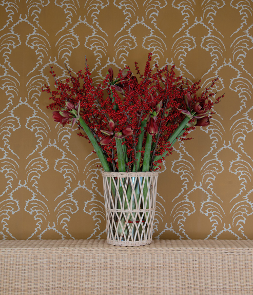 ripple-console-hurlingham-vase-pineapple-frond-wallpaper-_493x575