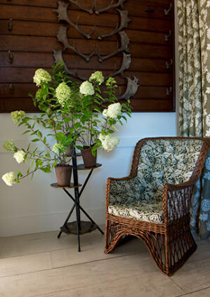 Bergamot Leaf - Moss - Stone Linen: lifestyle