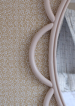 Sophie Coryndon - Wilton Vine Wallpaper - Old Gold: lifestyle