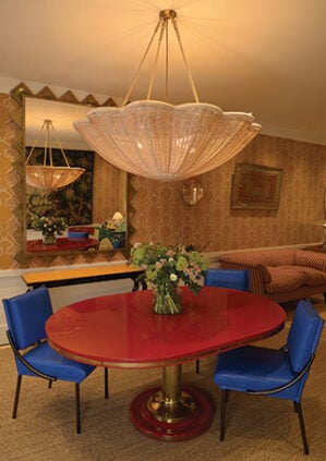 The Oval Yacht Table: lifestyle