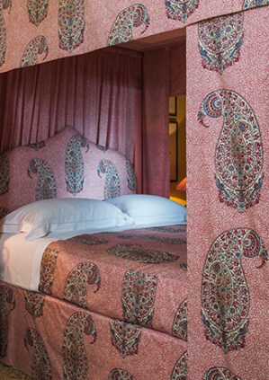 Paisley Parrot - Jewel - Cotton Poplin: lifestyle