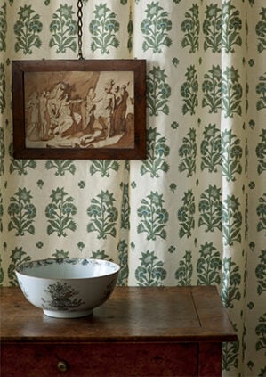 Safavid Carnation - Oleaster - Ivory Linen: lifestyle