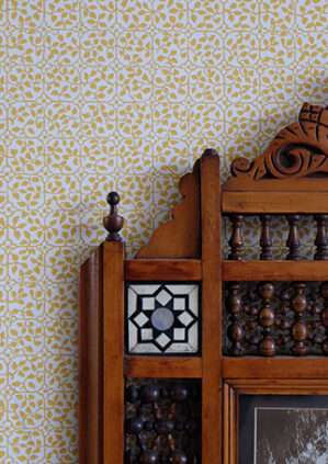 Sophie Coryndon - Wilton Vine Wallpaper - Yellow Gold: lifestyle