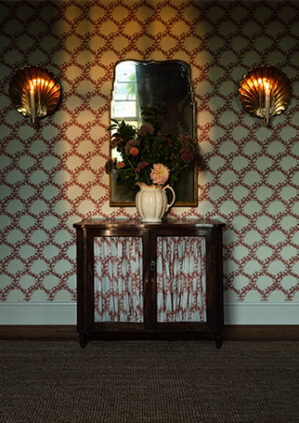Seaweed Lattice Wallpaper - Ruskin Pink: lifestyle