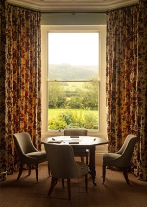 Roses - Munstead - Ivory Linen: lifestyle