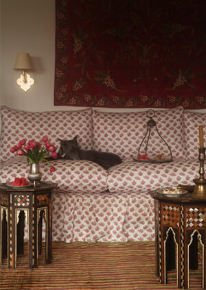 Burdur Leaf - Lacquer Red - Linen: lifestyle