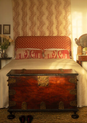 Burdur Leaf - Sorolla Red - Linen: lifestyle