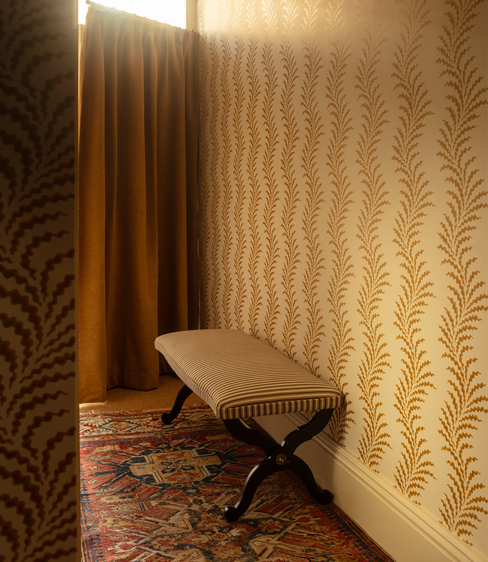 Mole Straw curtain with striped wallpaper and striped bench