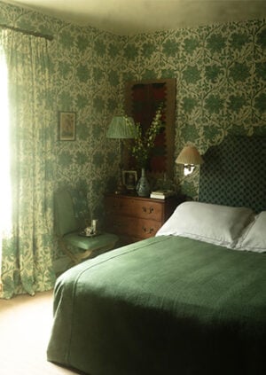 Palampore Blossom - Emerald - Ivory Linen: lifestyle