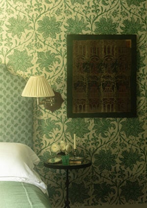 Palampore Blossom Wallpaper - Emerald: lifestyle