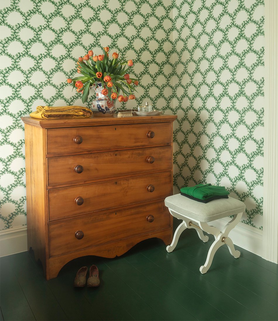 Seaweed Lattice Wallpaper in a bathroom 