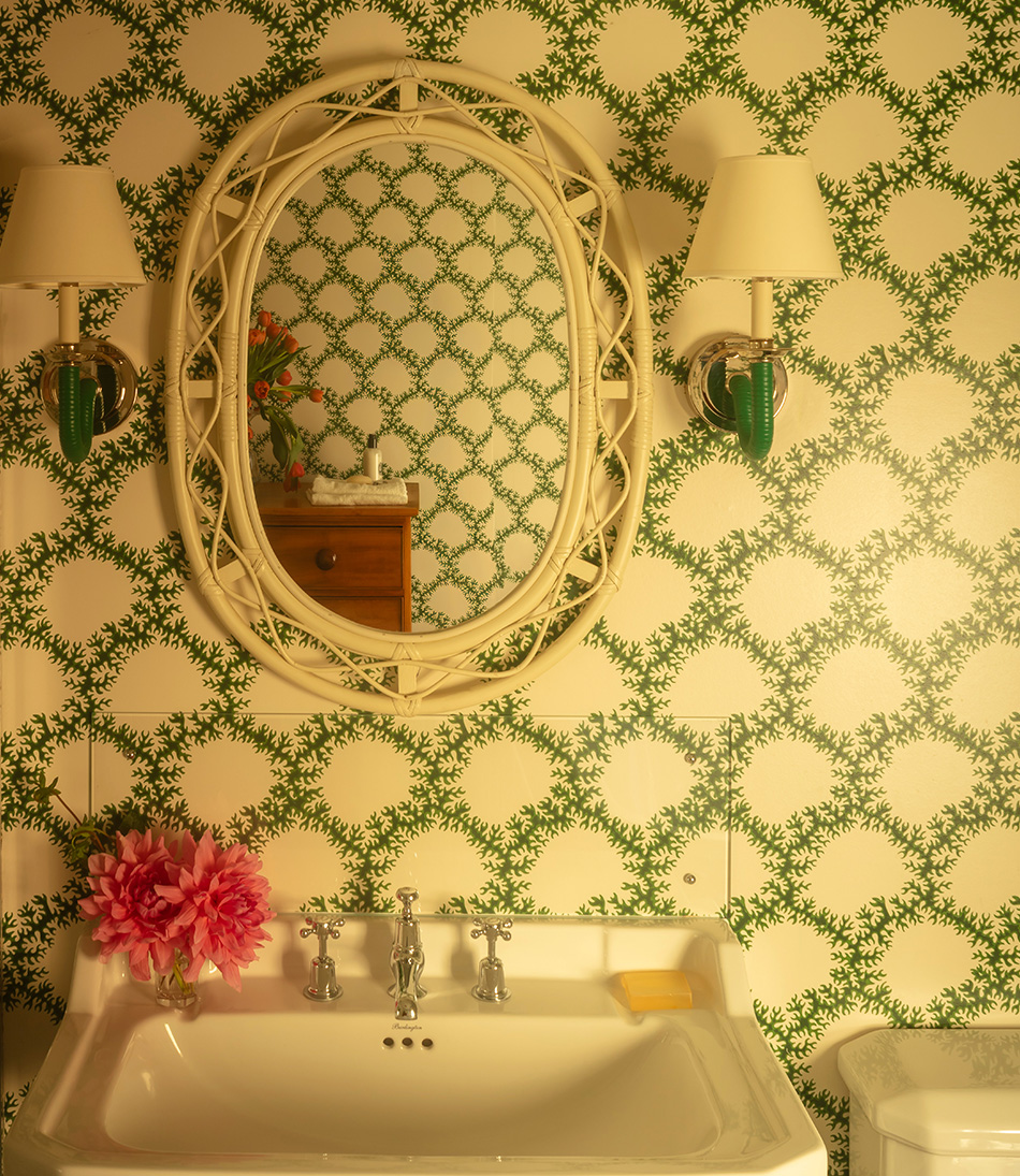 Seaweed Lattice Wallpaper in a bathroom 