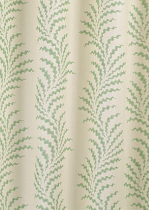 Scrolling Fern Frond - Leaf Green - Ivory Linen: lifestyle