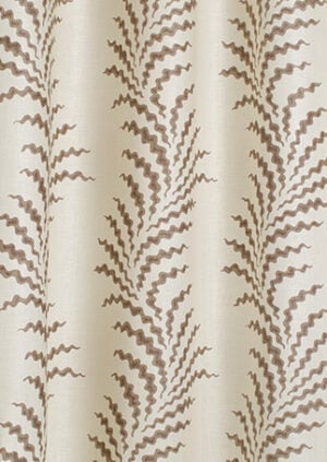 Scrolling Fern Frond - Chestnut - Ivory Linen: lifestyle