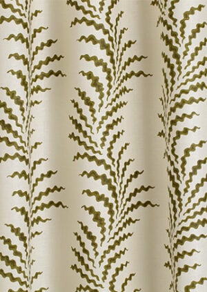 Scrolling Fern Frond - Moss - Ivory Linen: lifestyle