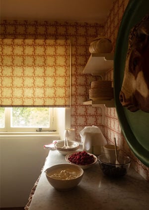 Espalier Square - Terracotta - Ivory Linen: lifestyle